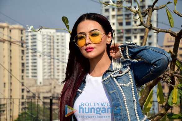 sana khan snapped during a special photoshoot for christmas 4