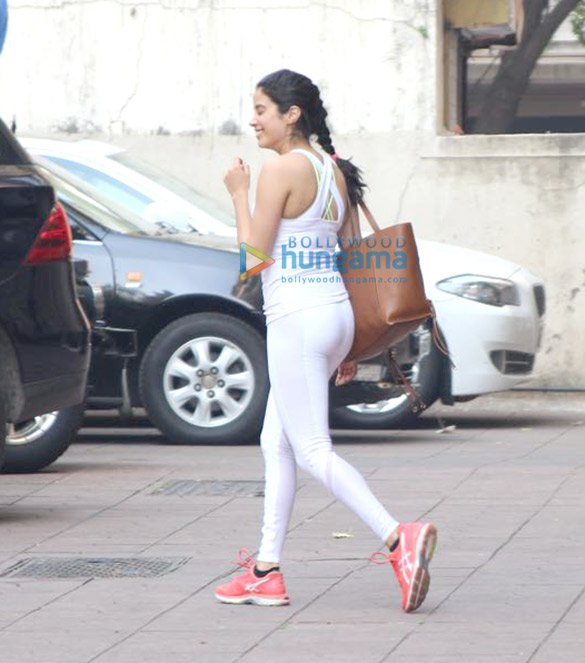 sara ali khan and janhvi kapoor snapped at the gym 3