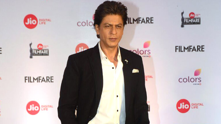 Shah Rukh Khan’s WITTY Reply When Asked To Name His TOP Picks Of 2017