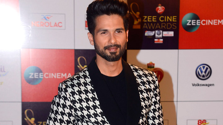 Shahid Kapoor FINALLY Reveals Details About Padmavati Release | Zee Cine Awards 2018