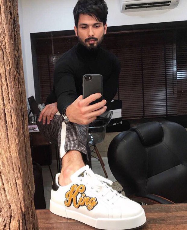 Shahid Kapoor shows off his sneakers prior to the Filmfare Glamour and Style Awards