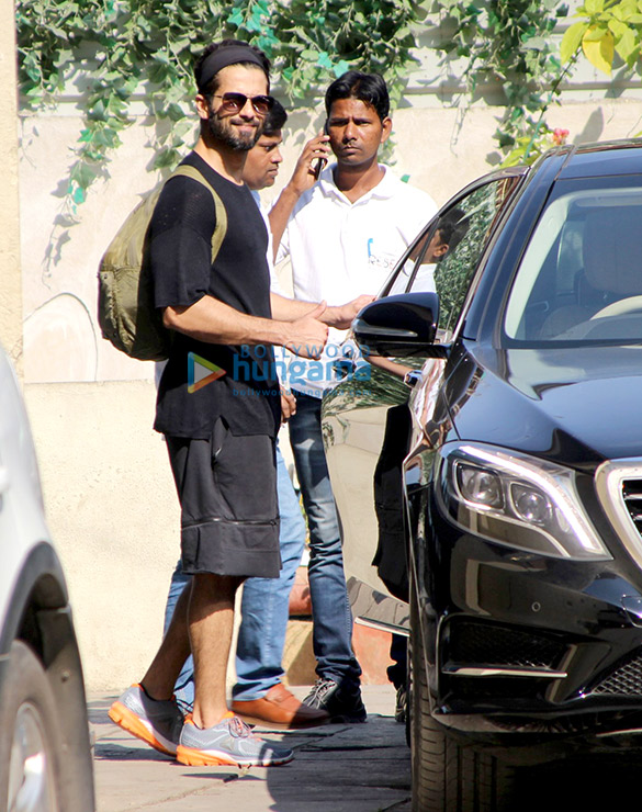 shahid kapoor snapped at the gym 5 2