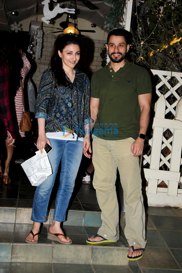 soha ali khan and kunal khemu snapped at smoke house deli in bandra 1