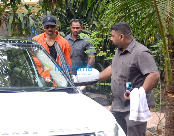 sushant singh rajput snapped in bandra 2 3