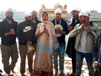 Team of 'Fukrey Returns' visits Golden Temple in Amritsar