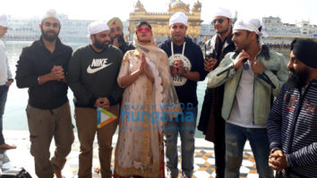Team of ‘Fukrey Returns’ visits Golden Temple in Amritsar