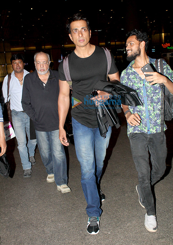 team of paltan snapped at the airport 3