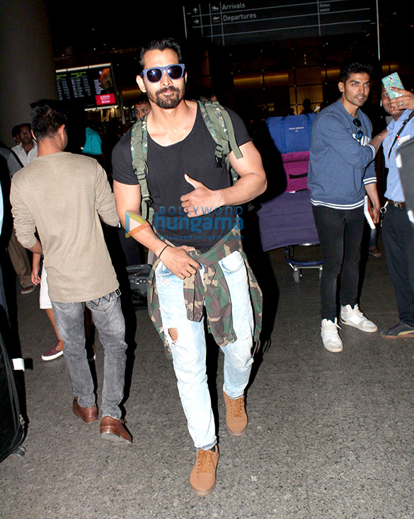 team of paltan snapped at the airport 4