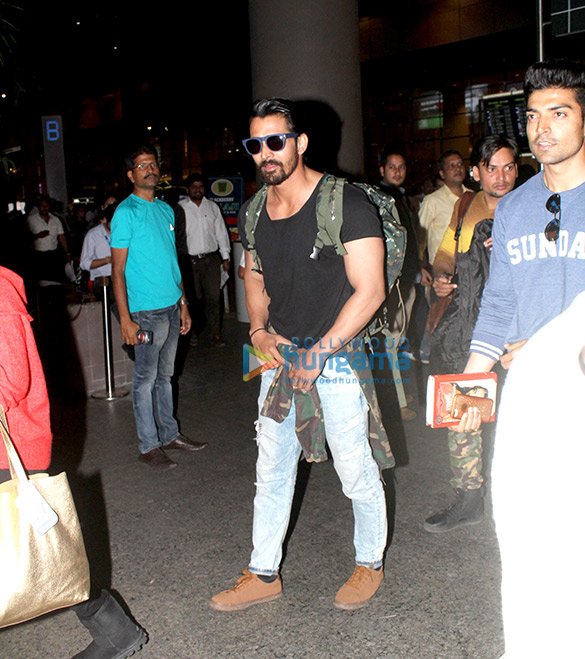team of paltan snapped at the airport 9