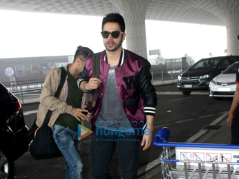 Varun Dhawan, Kriti Sanon and others snapped at the airport
