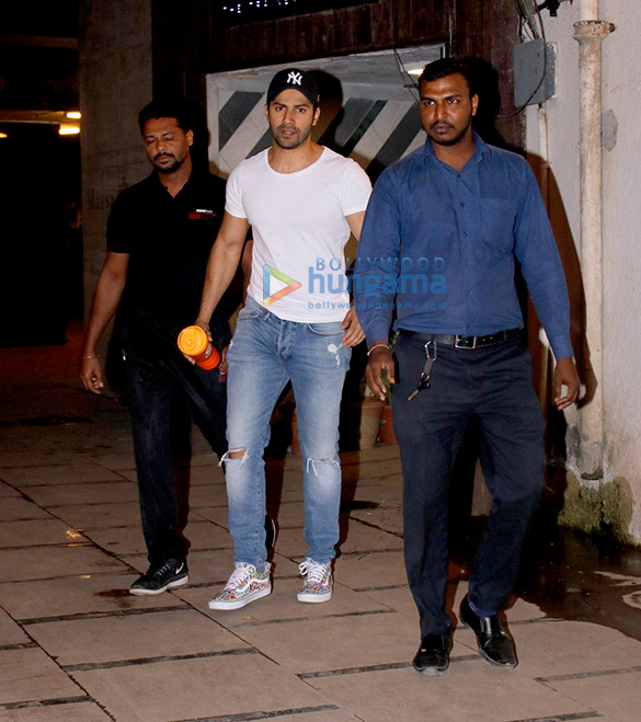 varun dhawan and kartik aaryan snapped at the gym 3 2