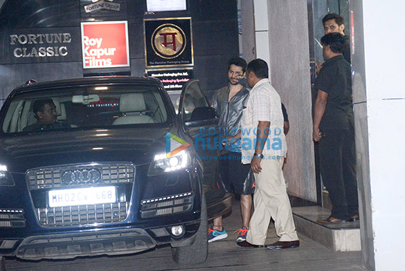 varun dhawan spotted at the gym in bandra 3