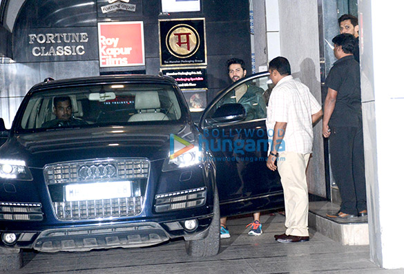 varun dhawan spotted at the gym in bandra 4