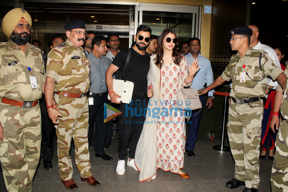 virat kohli and anushka sharma snapped at the airport 5