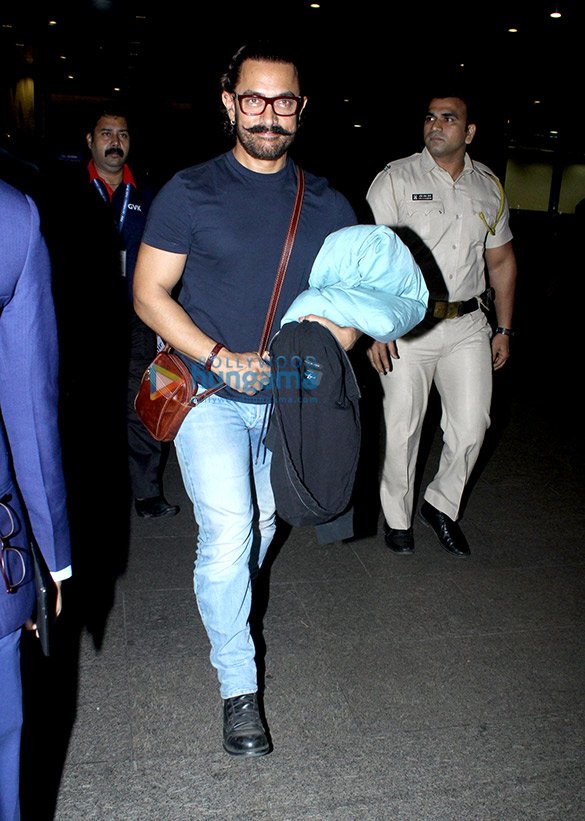 Aamir Khan, Hrithik Roshan and others snapped at the airport Aamir Khan, Hrithik Roshan and others snapped at the airport