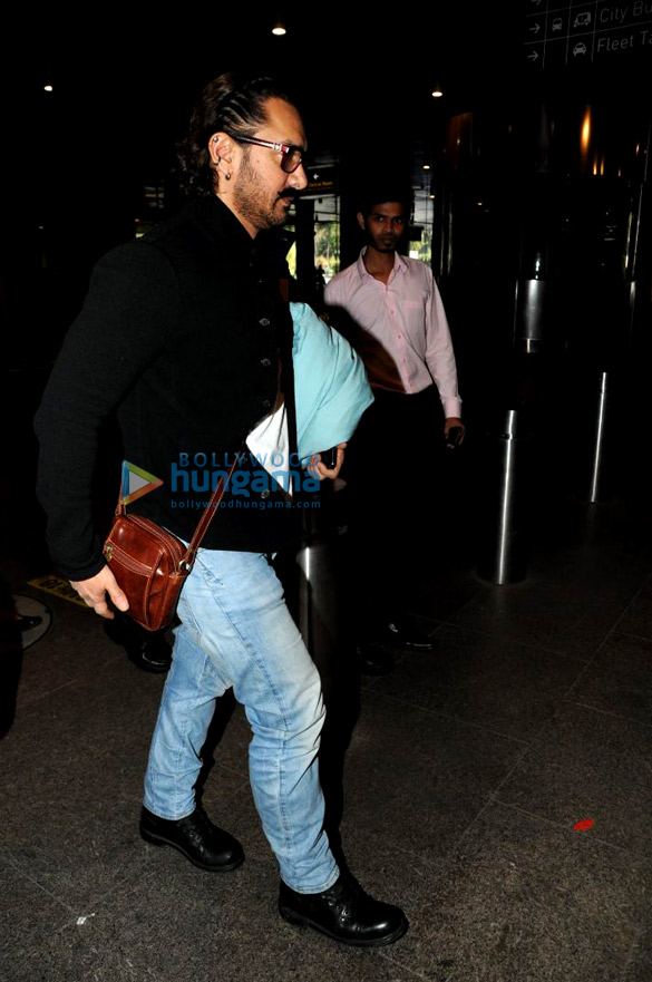 aamir khan returns from singapore 1
