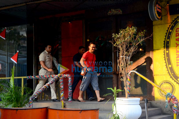 aamir khan spotted after a salon session in bandra 3