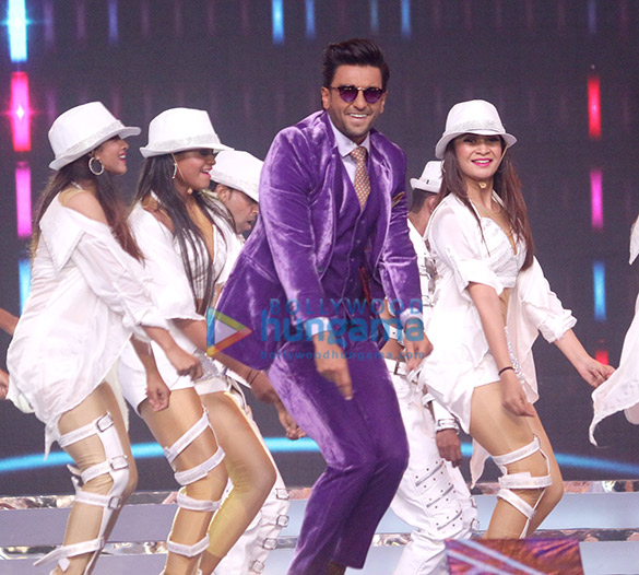 aamir shah rukh amitabh deepika grace umang 2018 21