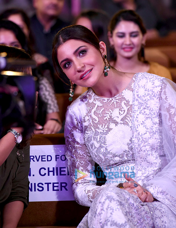 aamir shah rukh amitabh deepika grace umang 2018 30