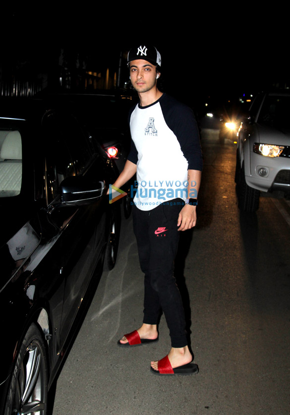 aayush sharma spotted at bandra 1