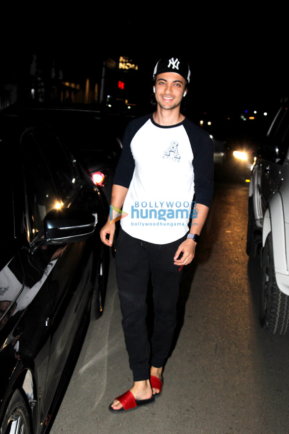 aayush sharma spotted at bandra 5
