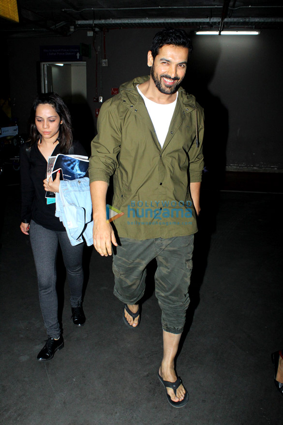aishwarya rai bachchan and john abraham snapped at the airport 6