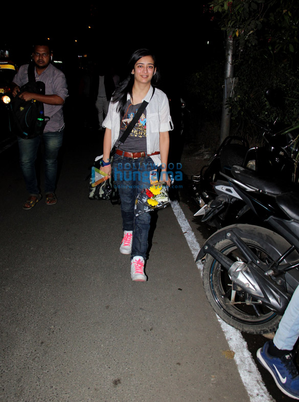 akshara haasan spotted at bandra 4