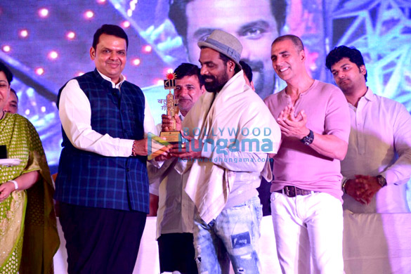 Akshay Kumar and Remo DSouza snapped attending the Versova festival Akshay Kumar and Remo DSouza snapped attending the Versova festival