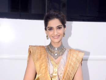 Akshay Kumar and Sonam Kapoor promote 'Pad Man' on the sets of Sa Re Ga Ma Pa - Ghe Panga, Kar Danga'