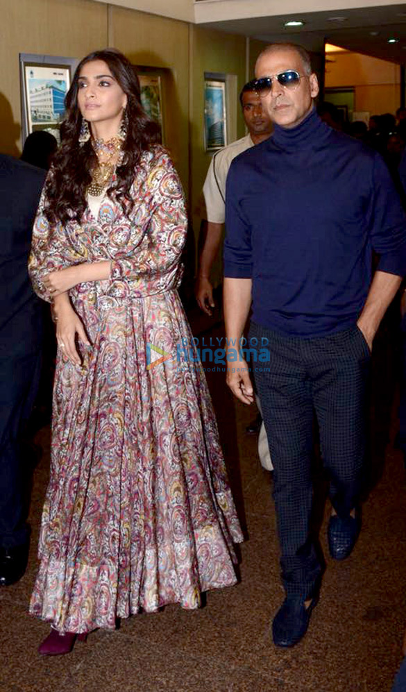akshay kumar and sonam kapoor promote pad man 5 2