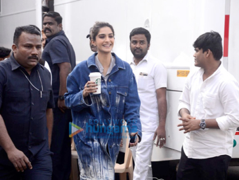 Akshay Kumar and Sonam Kapoor promote 'Pad Man' on the sets of Sa Re Ga Ma Pa - Ghe Panga, Kar Danga'