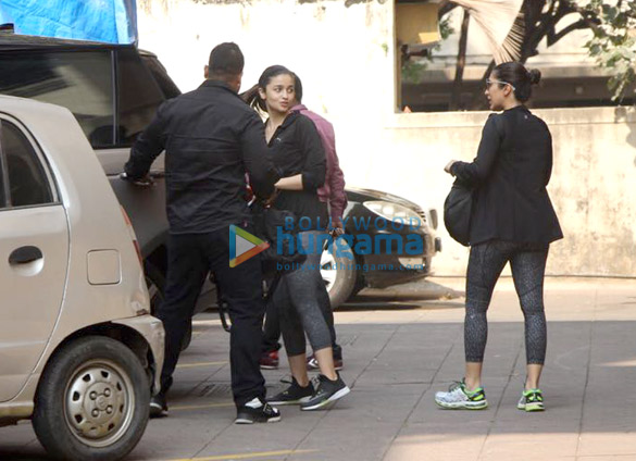 alia bhatt sara ali khan and others snapped at the gym 7