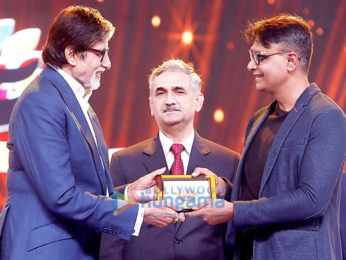 Amitabh Bachchan unveils the Mumbai Police Calendar 2018