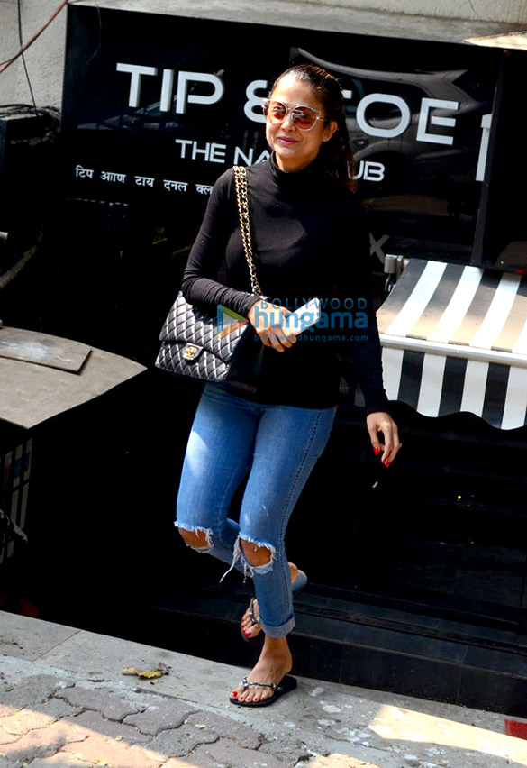 amrita arora spotted after salon session 3