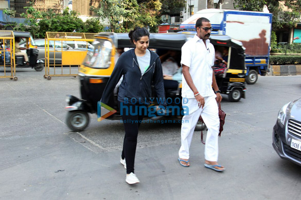 anil kapoor and rhea kapoor snapped in juhu 2