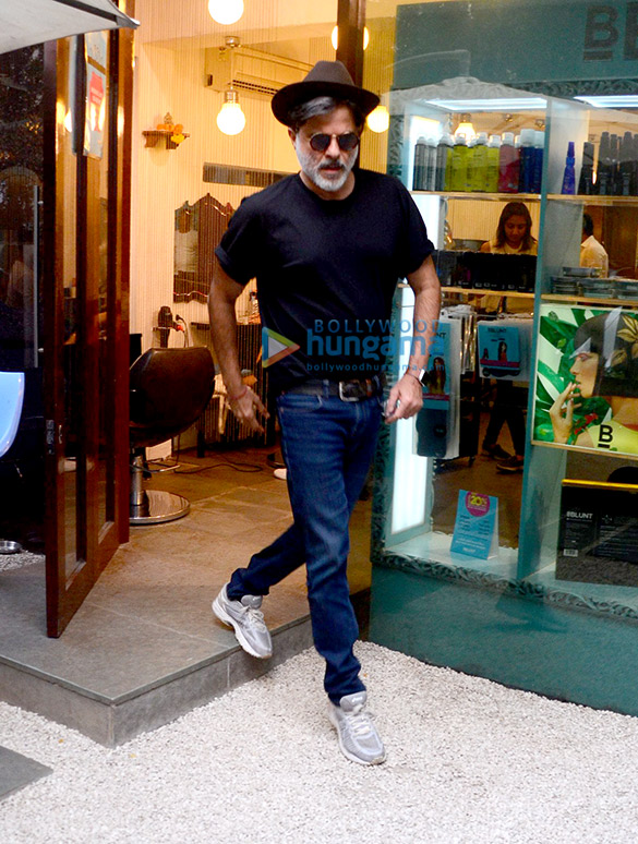 anil kapoor spotted at bblunt in bandra 3