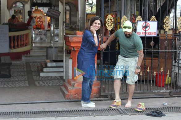 bakhtiyaar and tanaz irani at shiv shankar ganesh mandir 5
