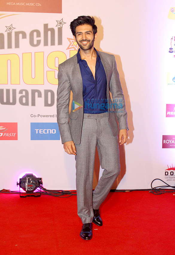 celebs grace the 10th mirchi music awards 18