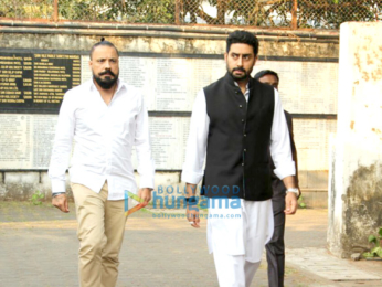 Celebs pay their final respect to Nikhil Dwivedi's father