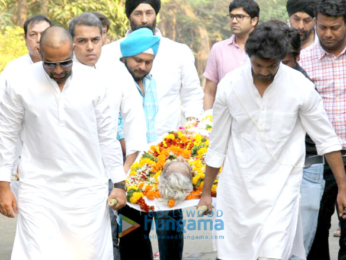 Celebs pay their final respect to Nikhil Dwivedi's father