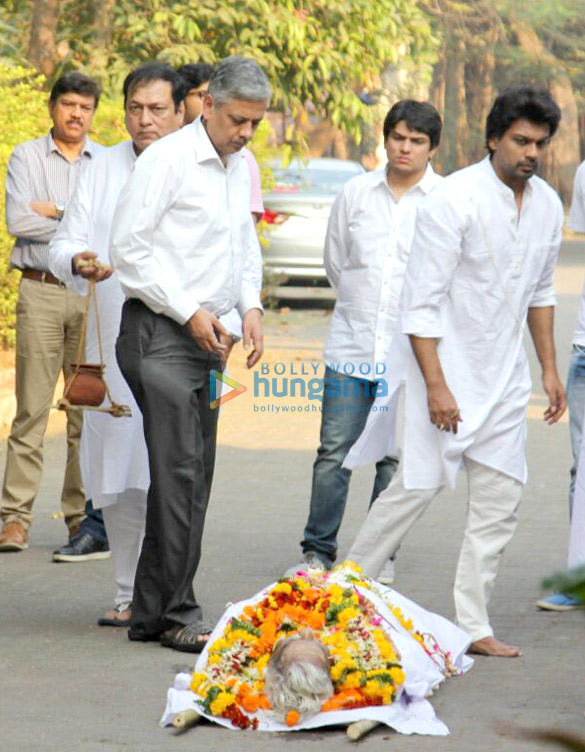 celebs pay their final respect to nikhil dwivedis father 5