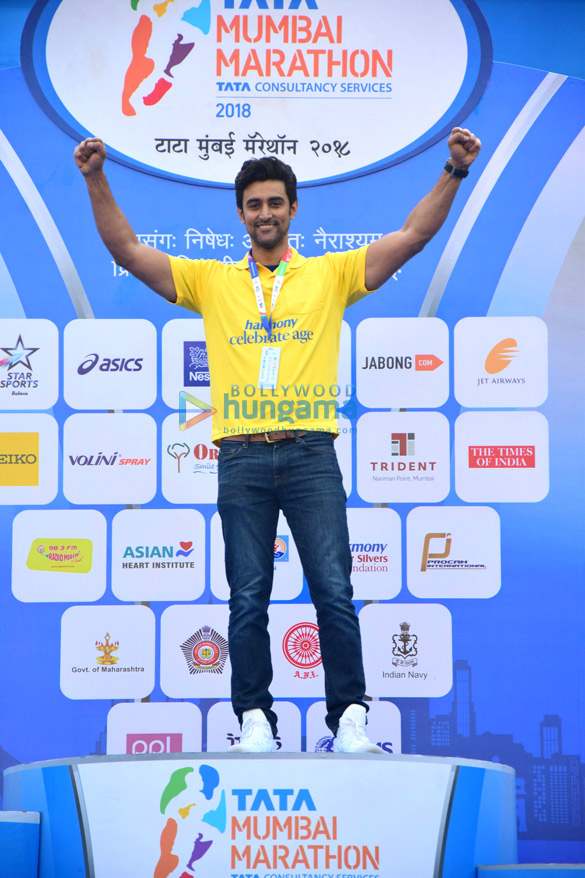 celebs snapped at the tata mumbai marathon 2018 1