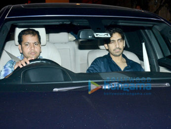 Deepika Padukone, Ranveer Singh, Alia Bhatt, Ranbir Kapoor, Kareena Kapoor Khan, Hrithik Roshan and others attend a bash at Shah Rukh Khan's house