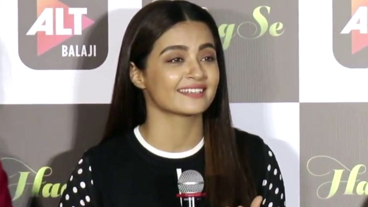 FUNNY Reporter Asks A Double Meaning Question To Surveen Chawla FUNNY Reporter Asks A Double Meaning Question To Surveen Chawla