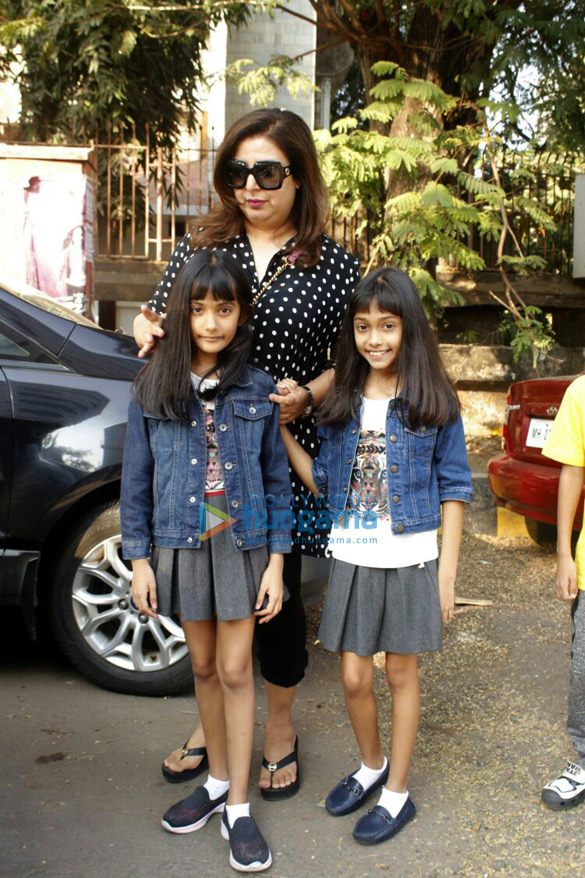 farah khan snapped with her kids outside kromakay salon 3