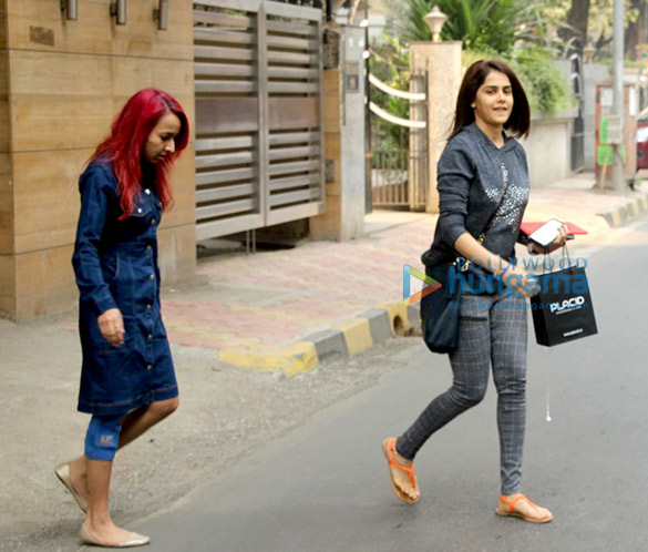genelia dsouza spotted after salon session 4