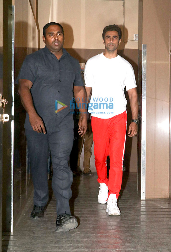 hrithik roshan and kunal kapoor spotted at pvr juhu 2