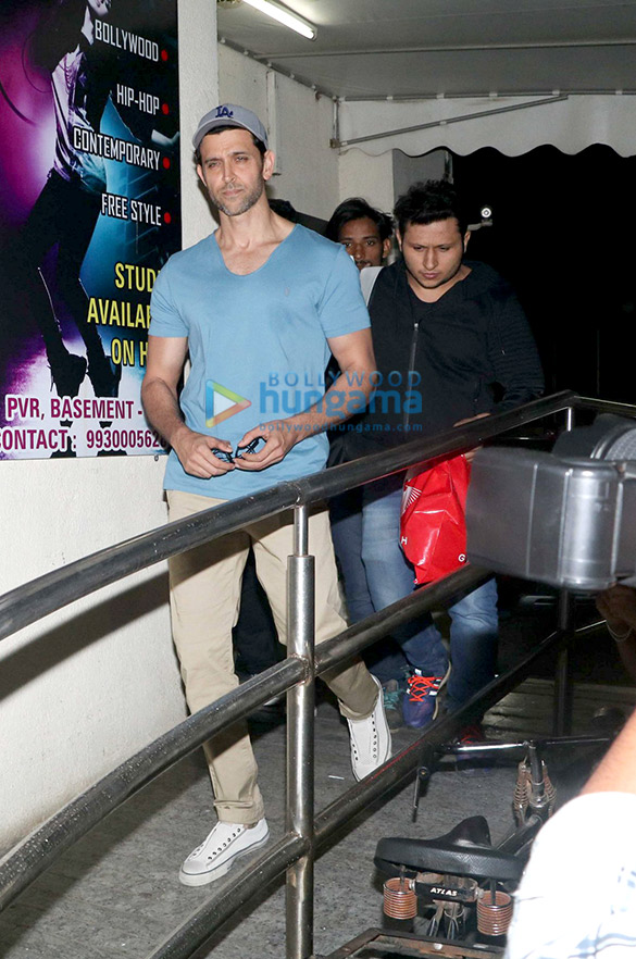 Hrithik Roshan and Kunal Kapoor spotted at PVR Juhu Hrithik Roshan and Kunal Kapoor spotted at PVR Juhu
