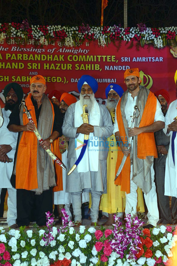 Hrithik Roshan and Rakesh Roshan grace a Sikh community function Hrithik Roshan and Rakesh Roshan grace a Sikh community function