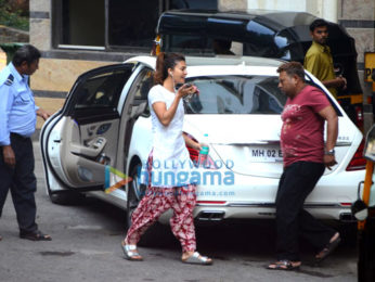 Jacqueline Fernandez snapped outside her residence in Bandra